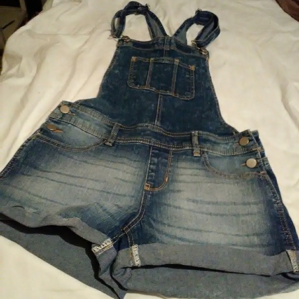 Denium. Ouerall. Shorts